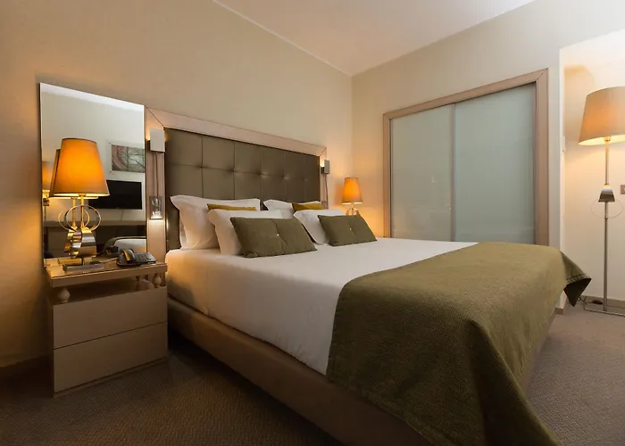 Porta Do Sol Conference & מלון